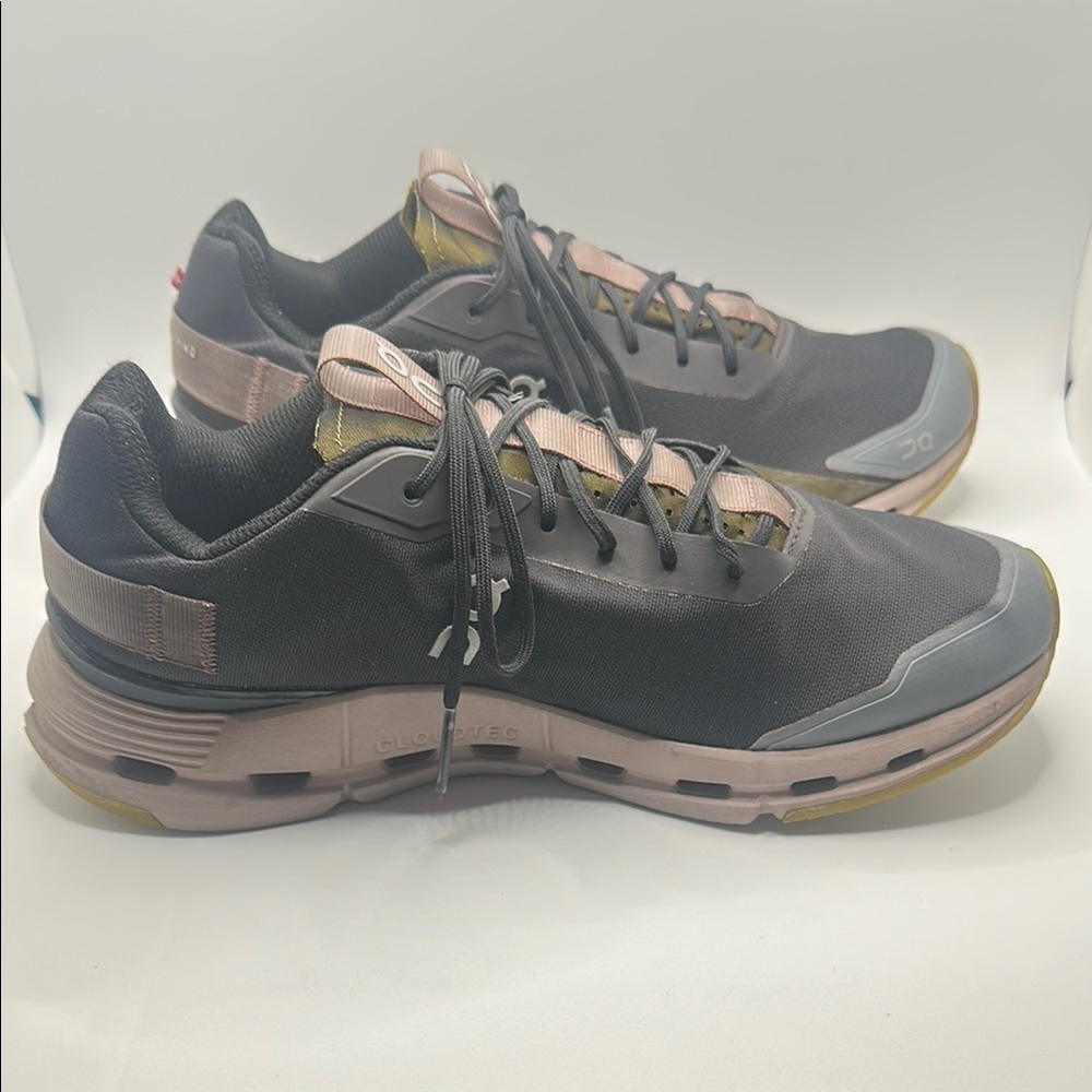 On Running Black and Green Athletic Shoes Streamlined Design - Picture 5 of 9